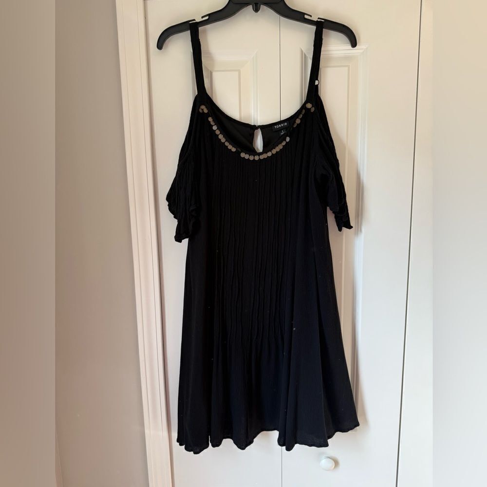 TORRID Women's 1X Plus Black Mini Gauze Cold Shoulder Trapeze Dress Sequin Trim - Picture 4 of 10